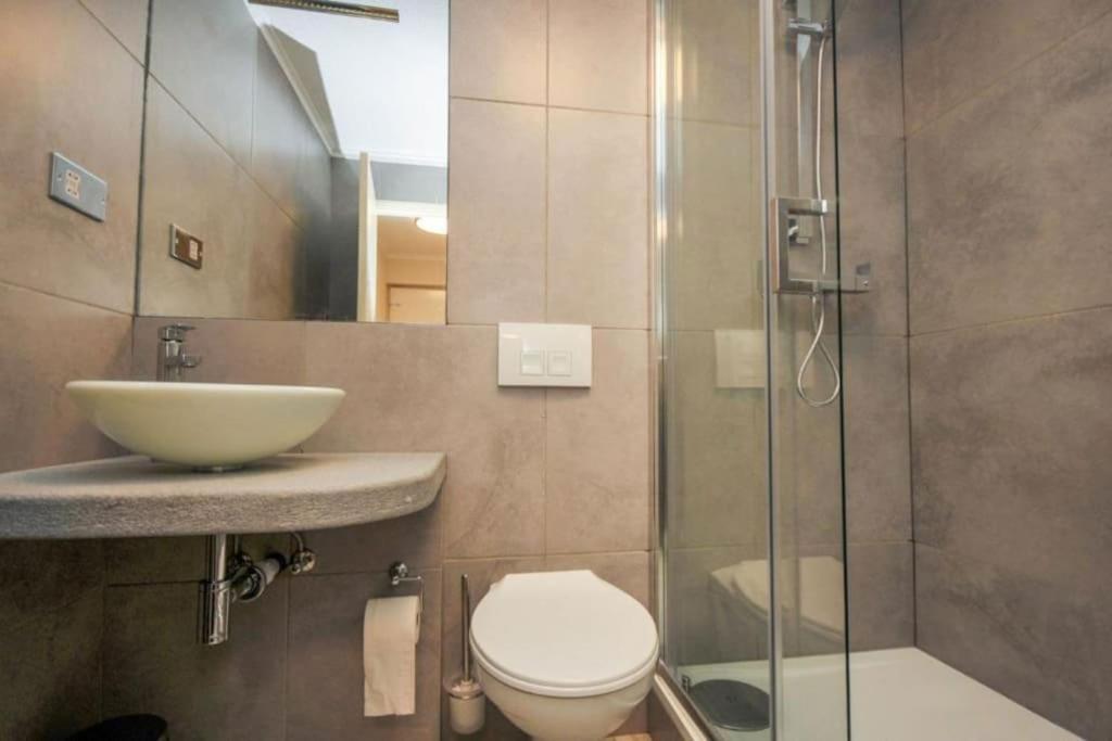 לונדון Morden Flat Close To Dlr Station With Free Parking מראה חיצוני תמונה
