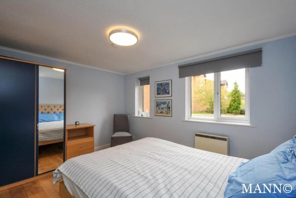 לונדון Morden Flat Close To Dlr Station With Free Parking מראה חיצוני תמונה