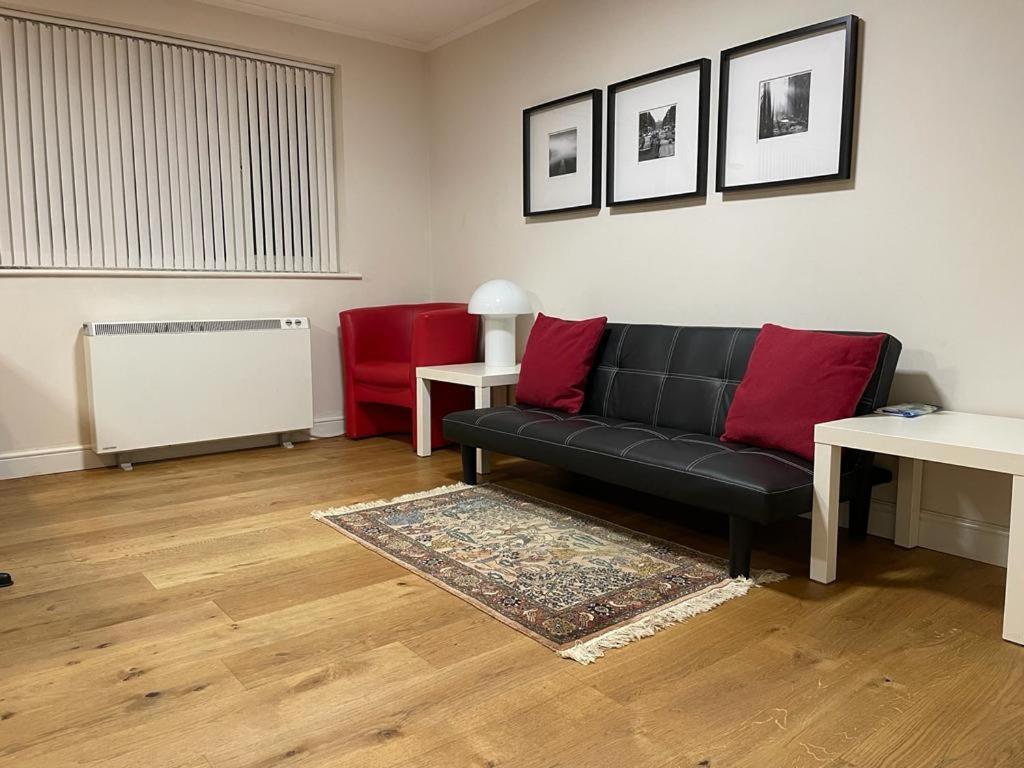 לונדון Morden Flat Close To Dlr Station With Free Parking מראה חיצוני תמונה