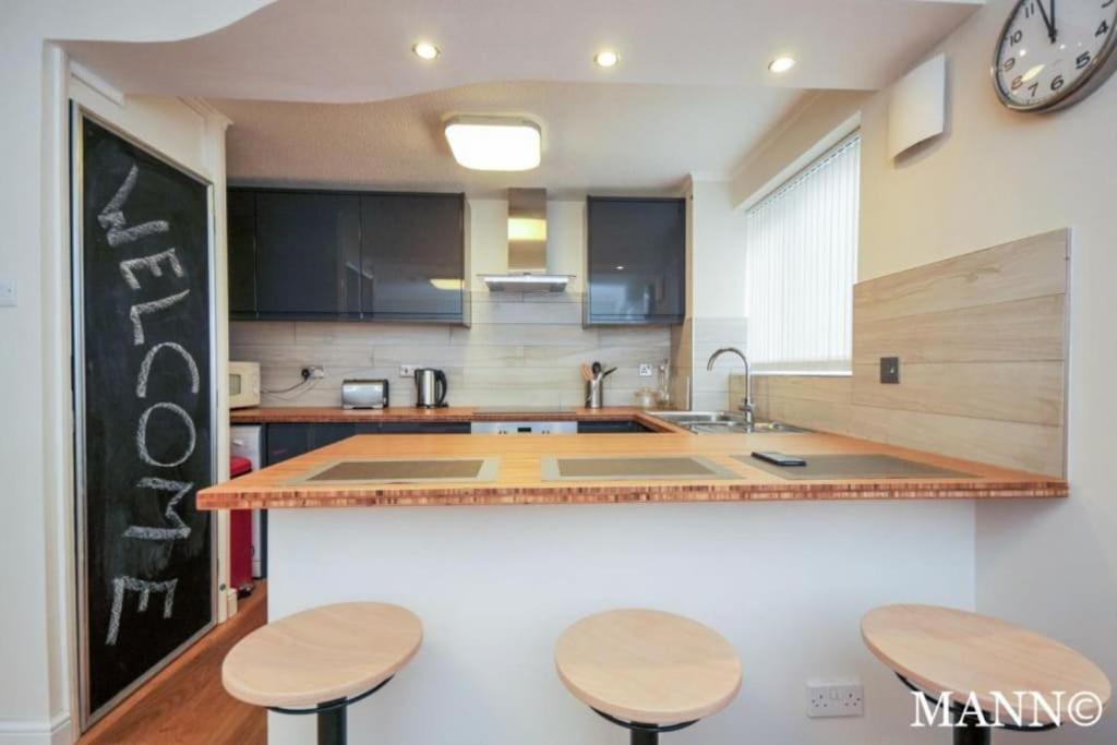 לונדון Morden Flat Close To Dlr Station With Free Parking מראה חיצוני תמונה