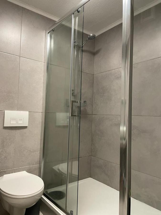 לונדון Morden Flat Close To Dlr Station With Free Parking מראה חיצוני תמונה